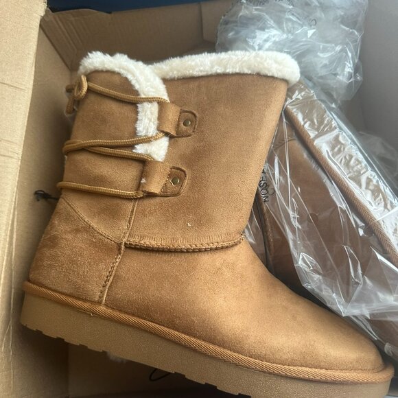 Winter Boots - Picture 1 of 2